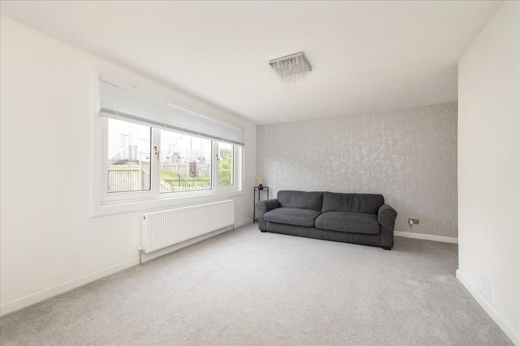 Property photo 2 of 25