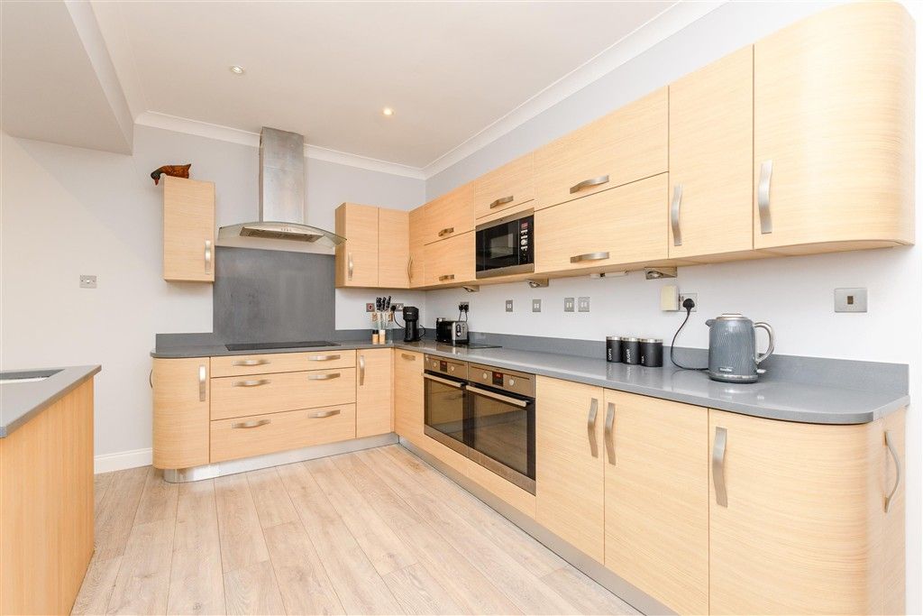 Property photo 3 of 12 Kitchen