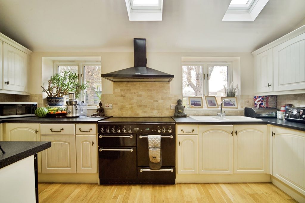 Property photo 3 of 25 Pbox-Img.Jpg