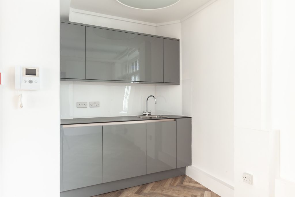 Property photo 3 of 7 Photo 6