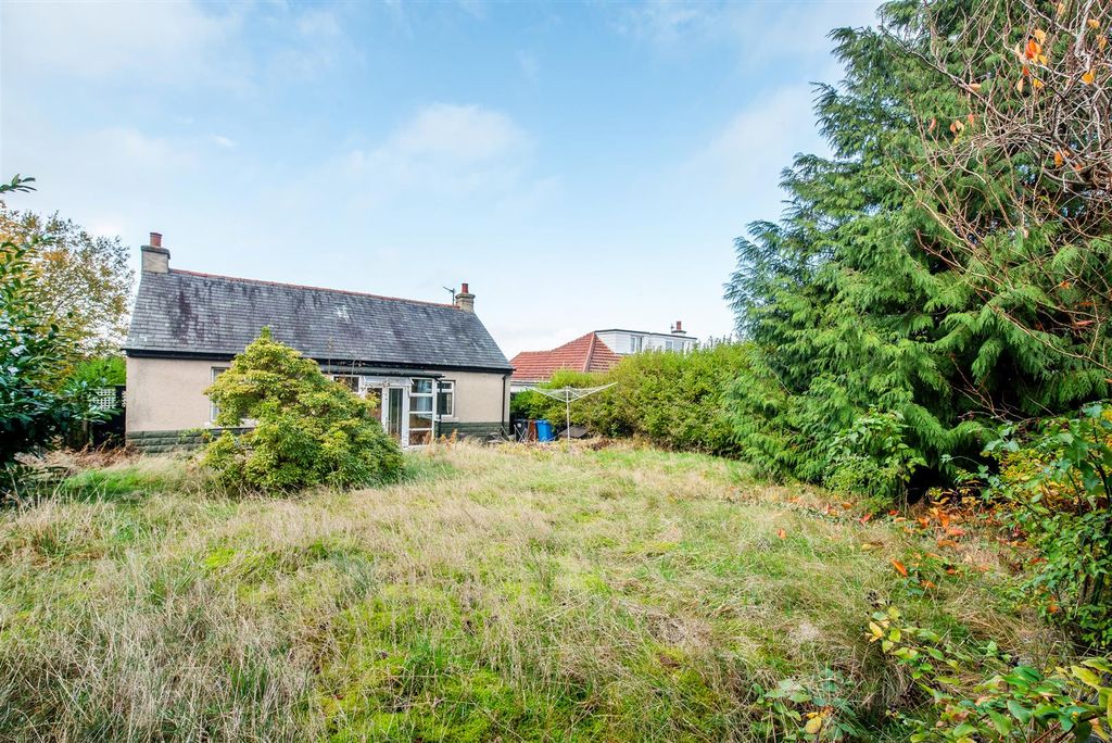 Property photo 2 of 25 Garden