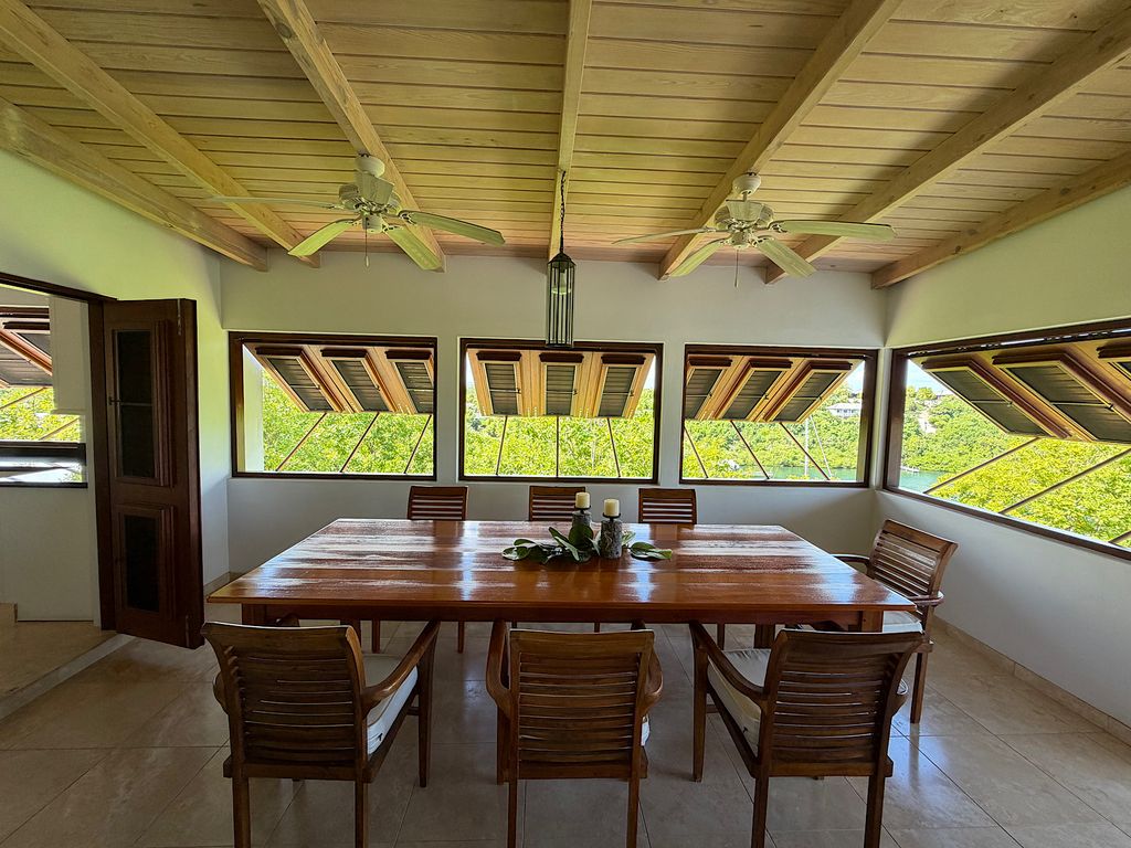 Property photo 2 of 27