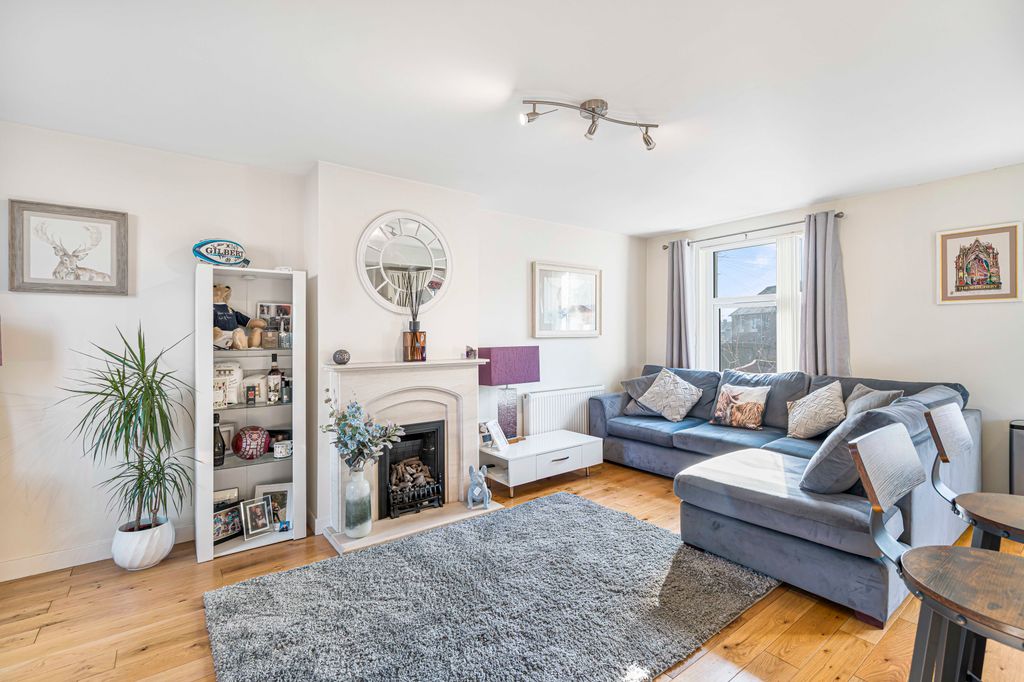 Property photo 3 of 47