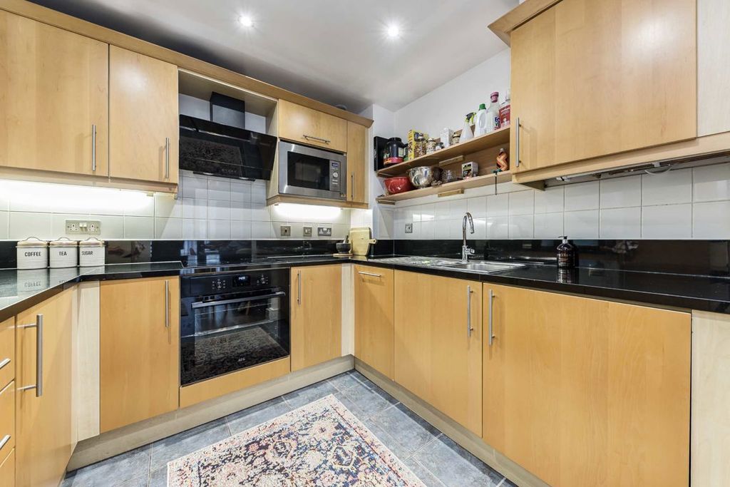 Property photo 2 of 22