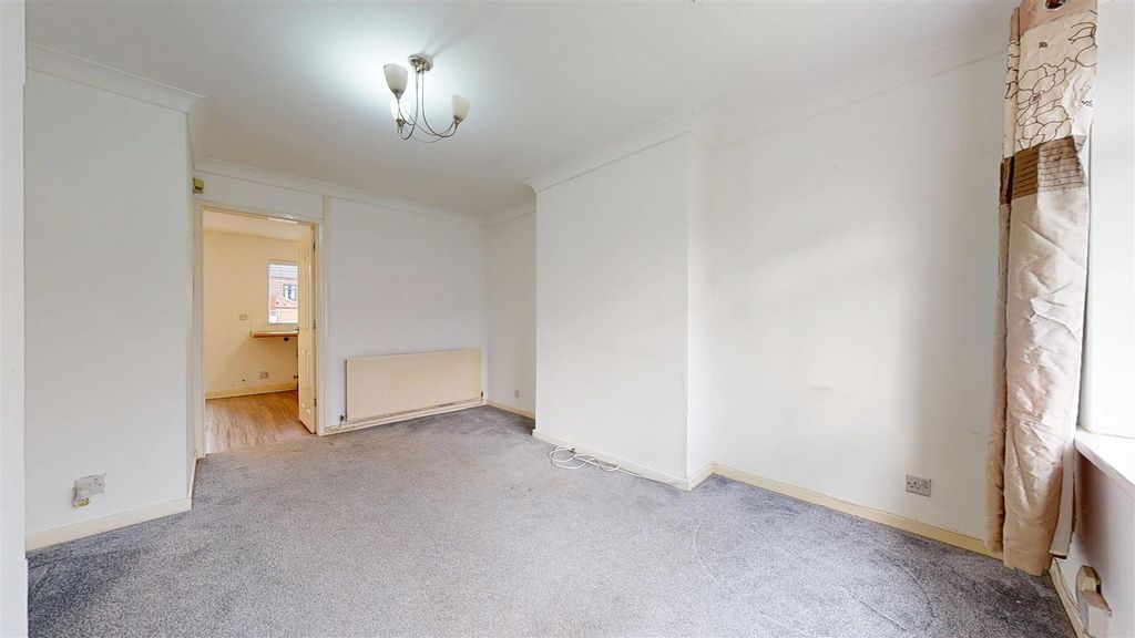 Property photo 2 of 20 Taylor Road Living Room