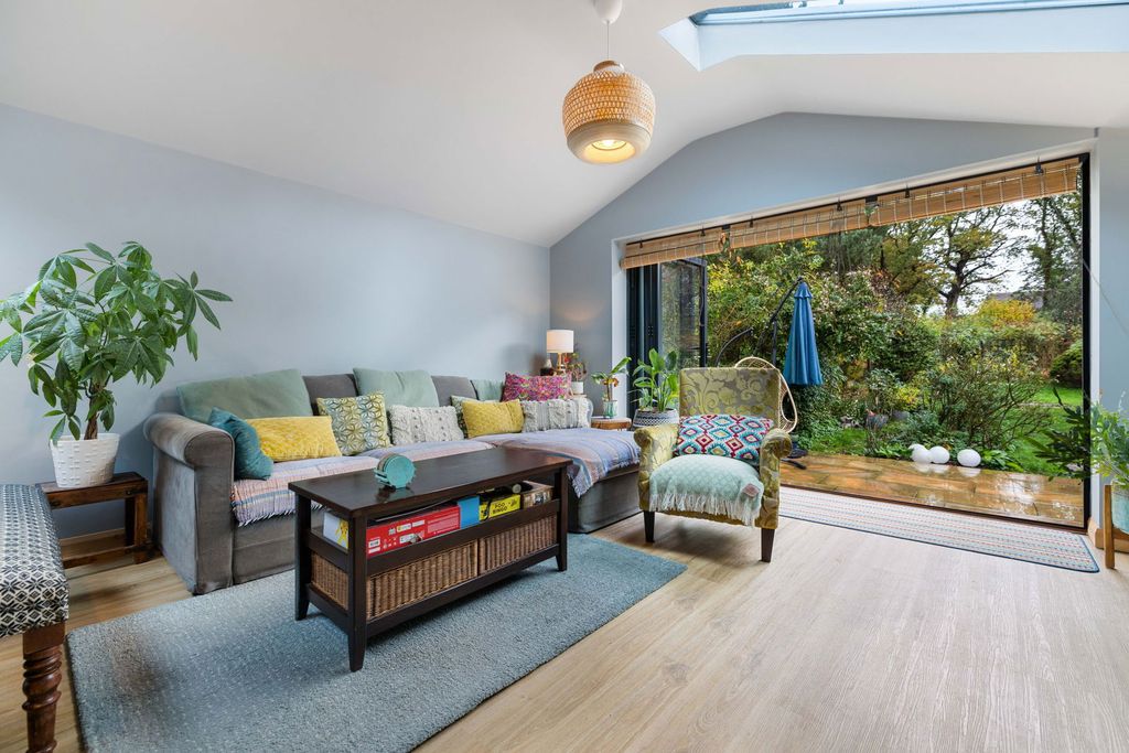 Property photo 2 of 34