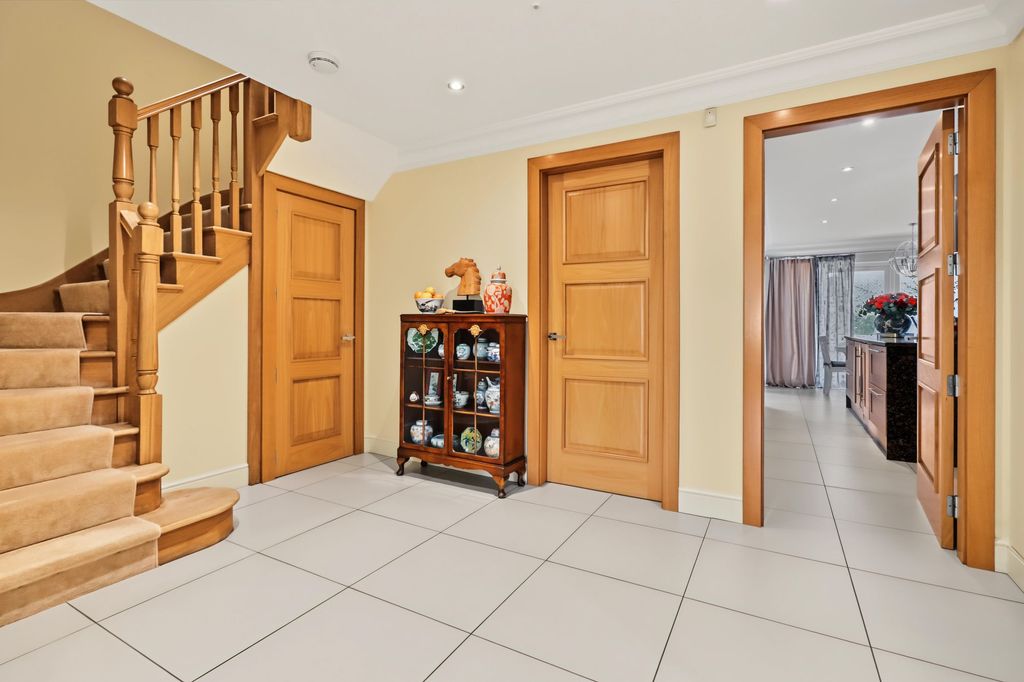 Property photo 3 of 28