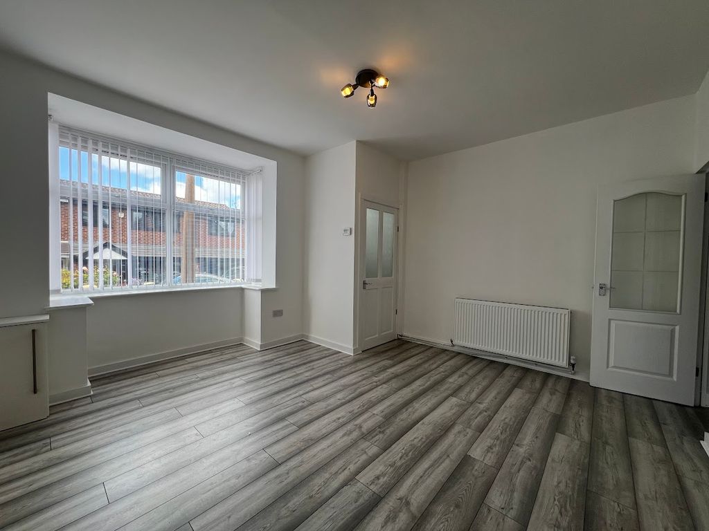 Property photo 2 of 9 Lounge