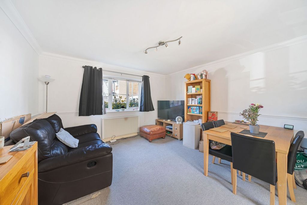 Property photo 2 of 8