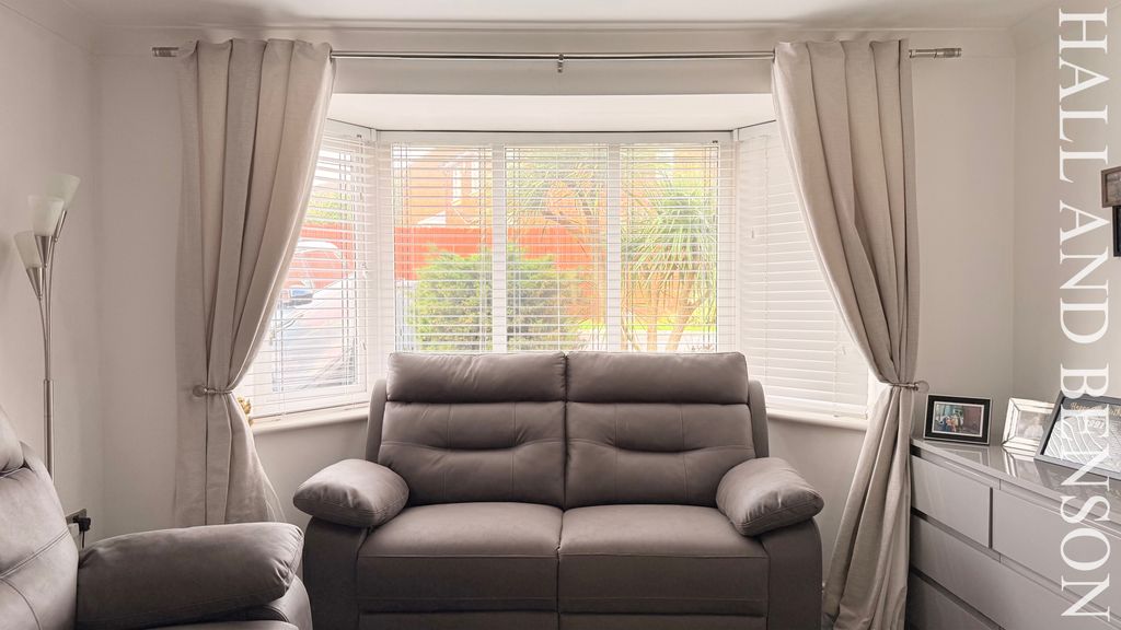 Property photo 3 of 36 Image