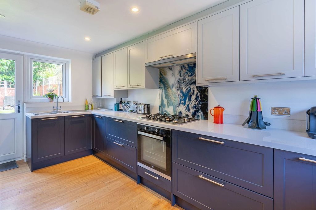 Property photo 3 of 23