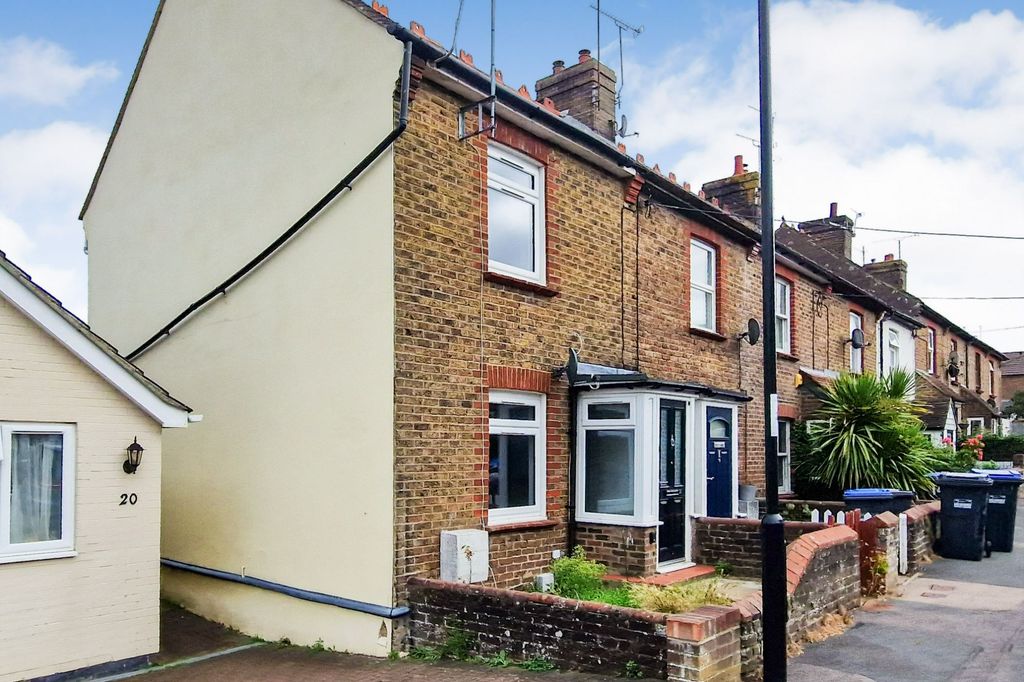 Property photo 2 of 12 18 St Marys Road, Burgess Hill, Rh15 8Nu