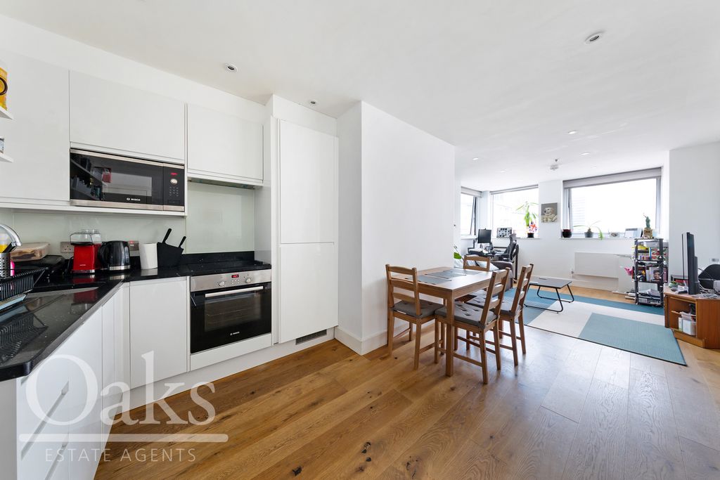 Property photo 3 of 8 Kitchen