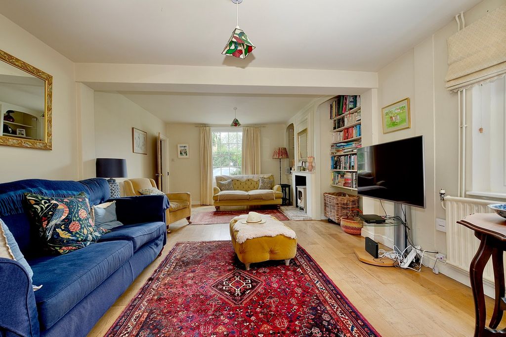 Property photo 2 of 25