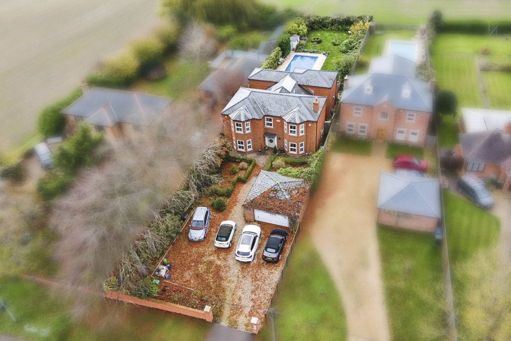 Property photo 2 of 28 Picture No. 67