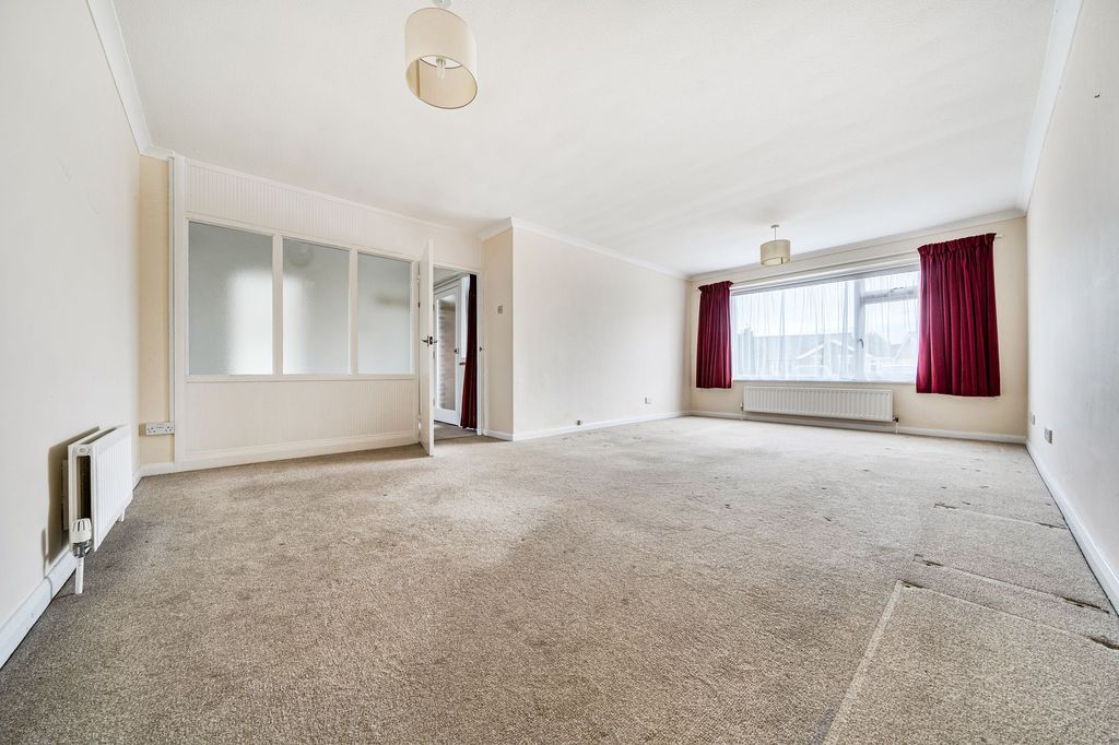 Property photo 2 of 18 Sitting / Dining Room