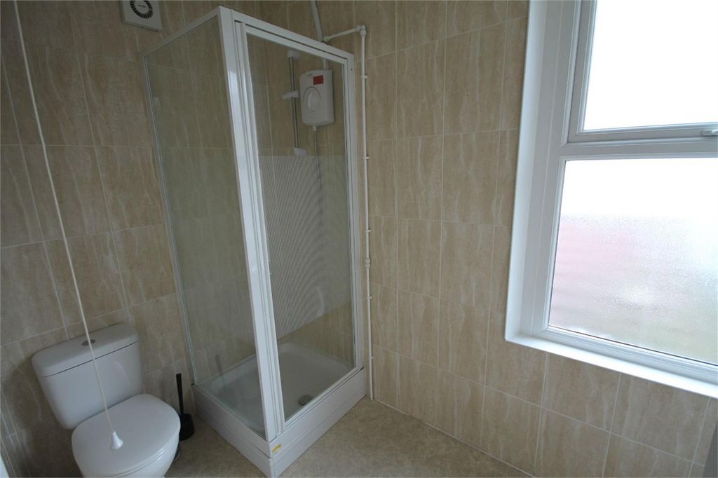 Property photo 3 of 5 Bathroom.Jpg