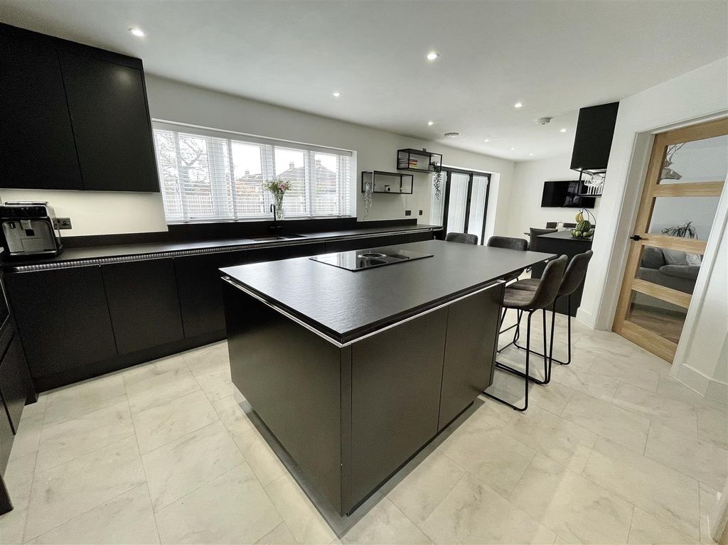 Property photo 2 of 40 Kitchen Diner
