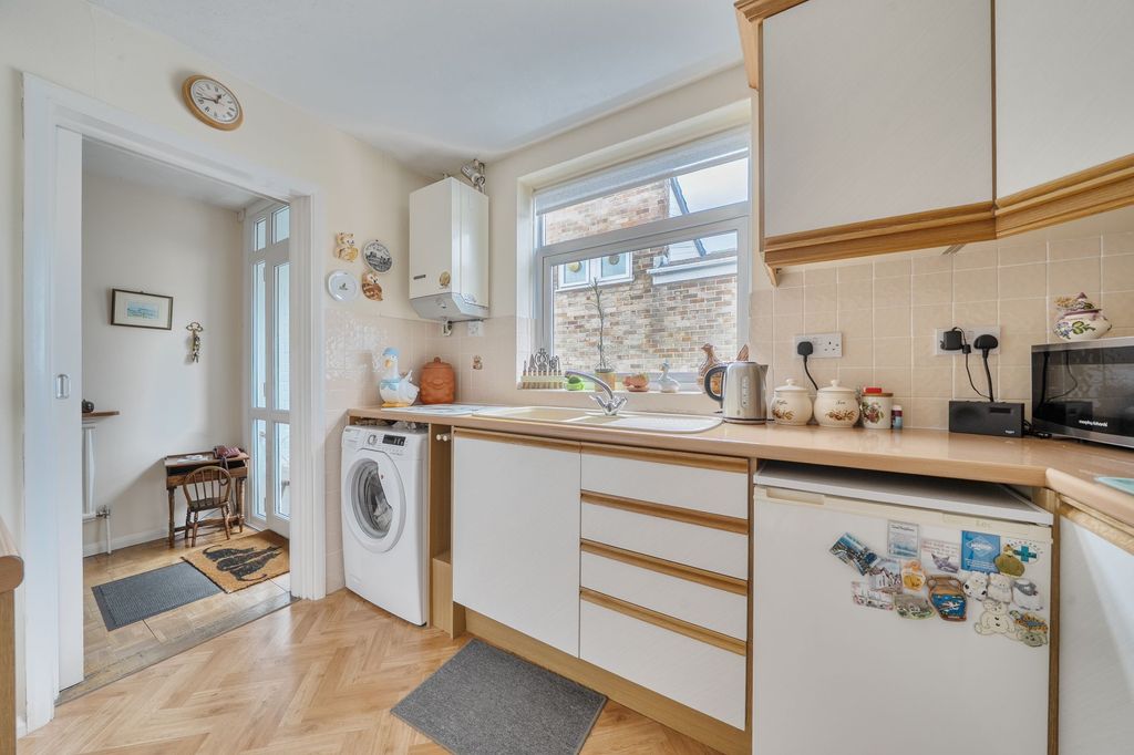 Property photo 3 of 21 Kitchen