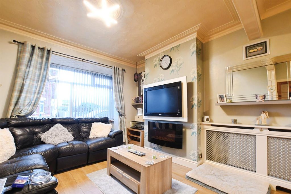 Property photo 3 of 17 Lounge/Diner