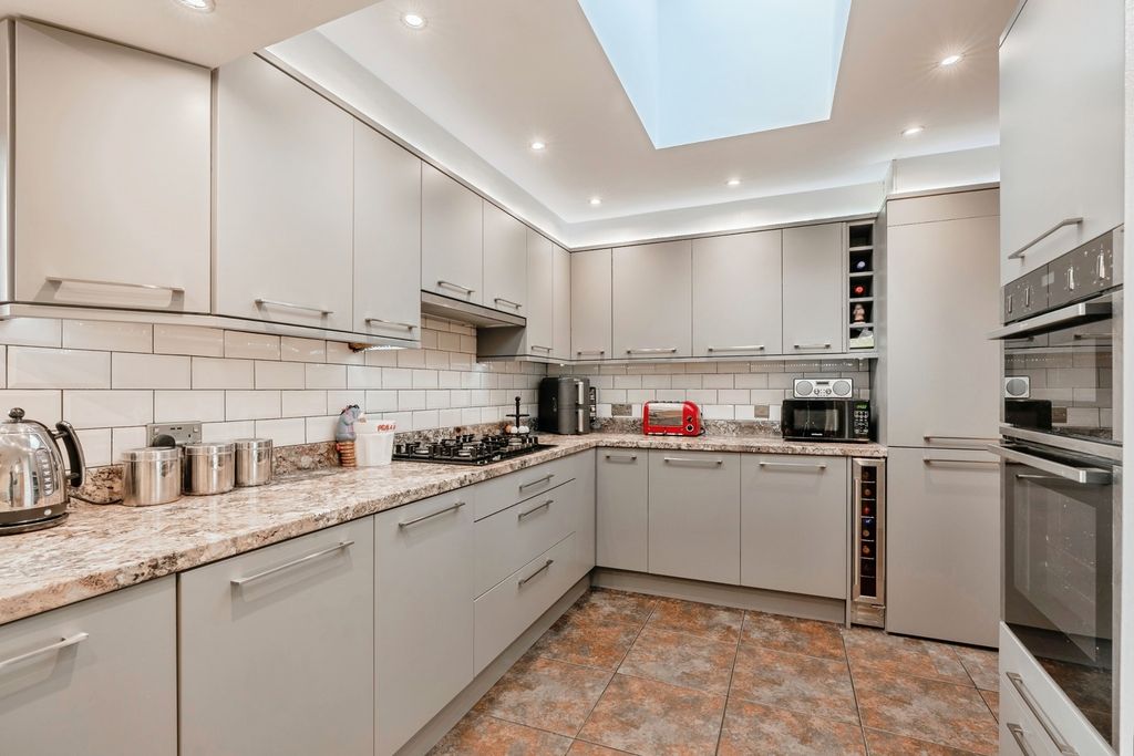 Property photo 3 of 24 Pbox-Img.Jpg