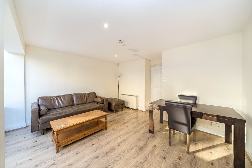 Property photo 2 of 6 Picture No. 38