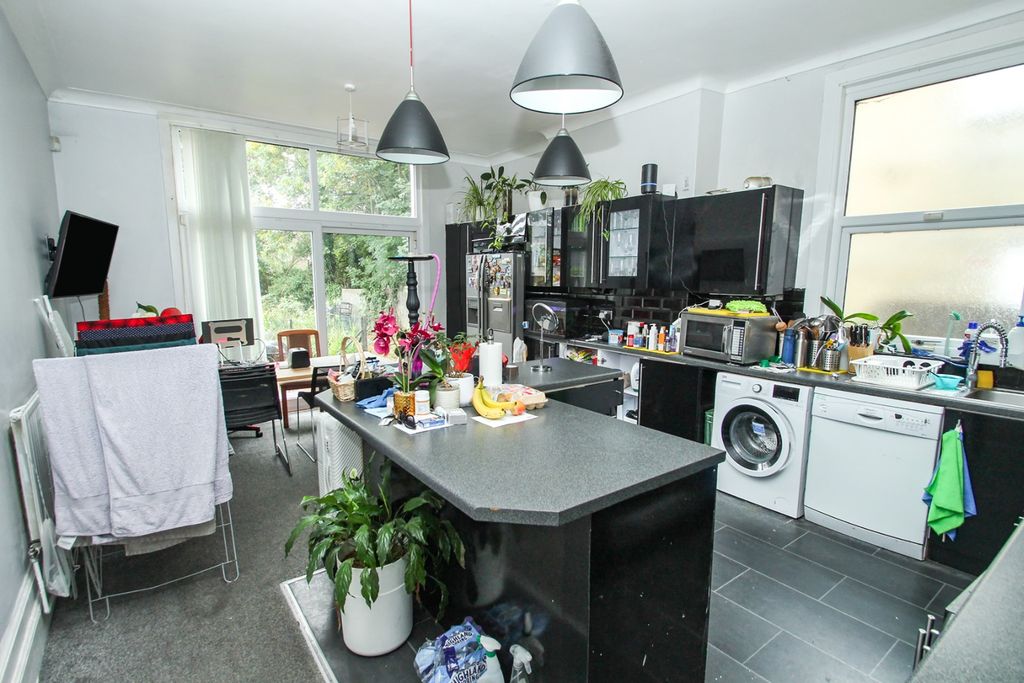 Property photo 2 of 19 4518611