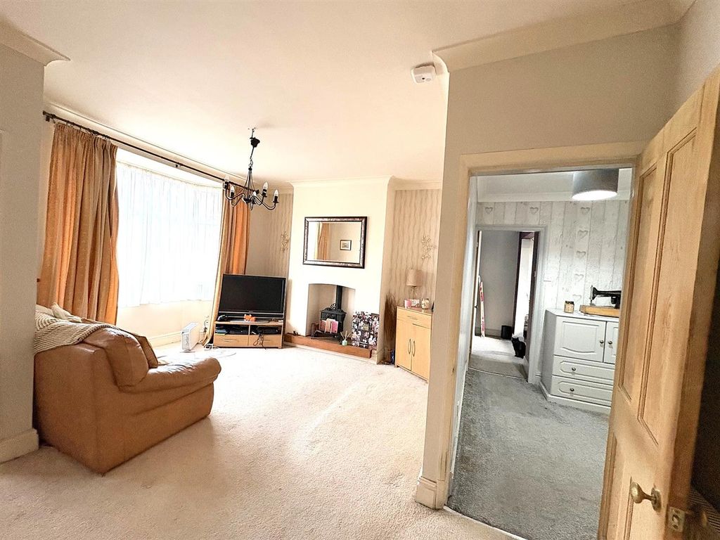 Property photo 3 of 20 Lounge.Jpg