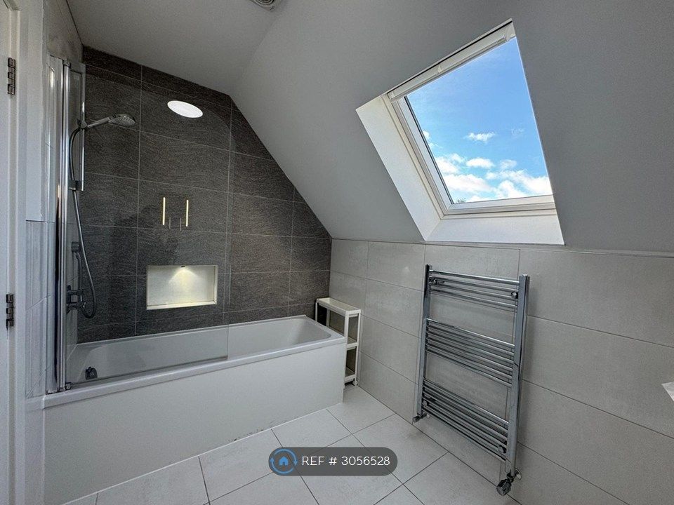 Property photo 3 of 11 Bathroom