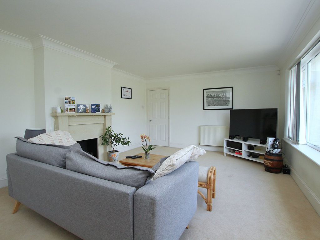 Property photo 3 of 32