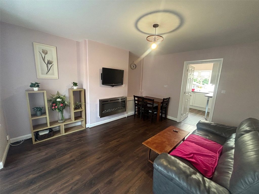 Property photo 3 of 14 Lounge