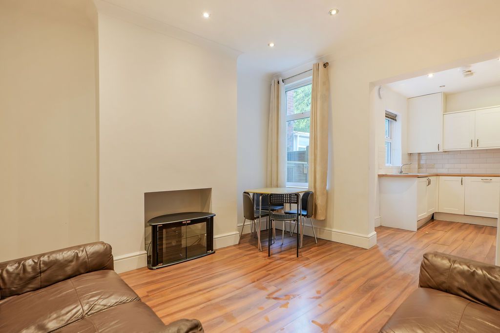 Property photo 3 of 18 Dining Area
