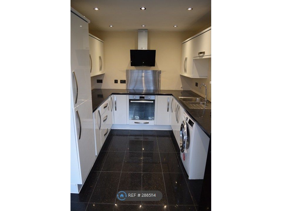 Property photo 1 of 7 Kitchen
