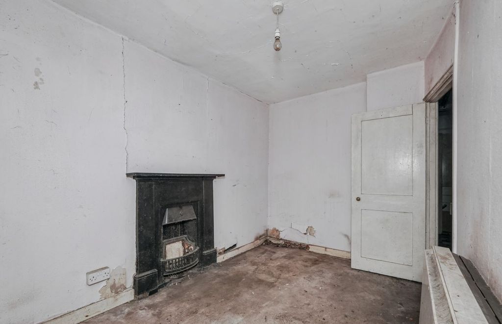 Property photo 2 of 29