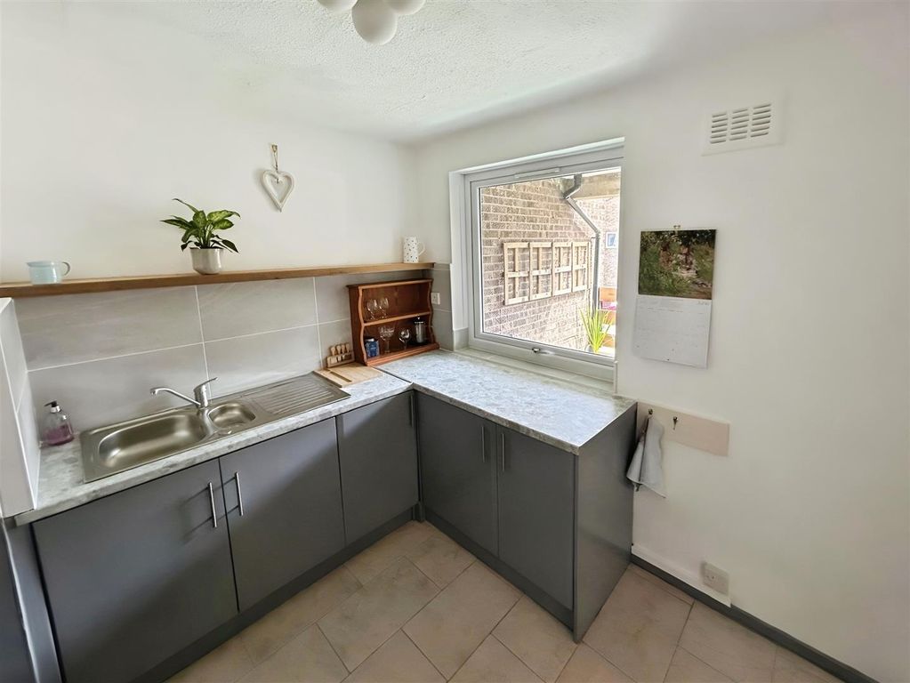 Property photo 2 of 17 Kitchen