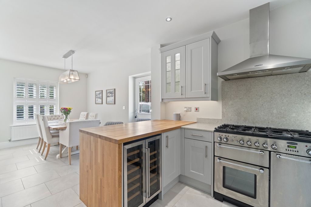 Property photo 2 of 24