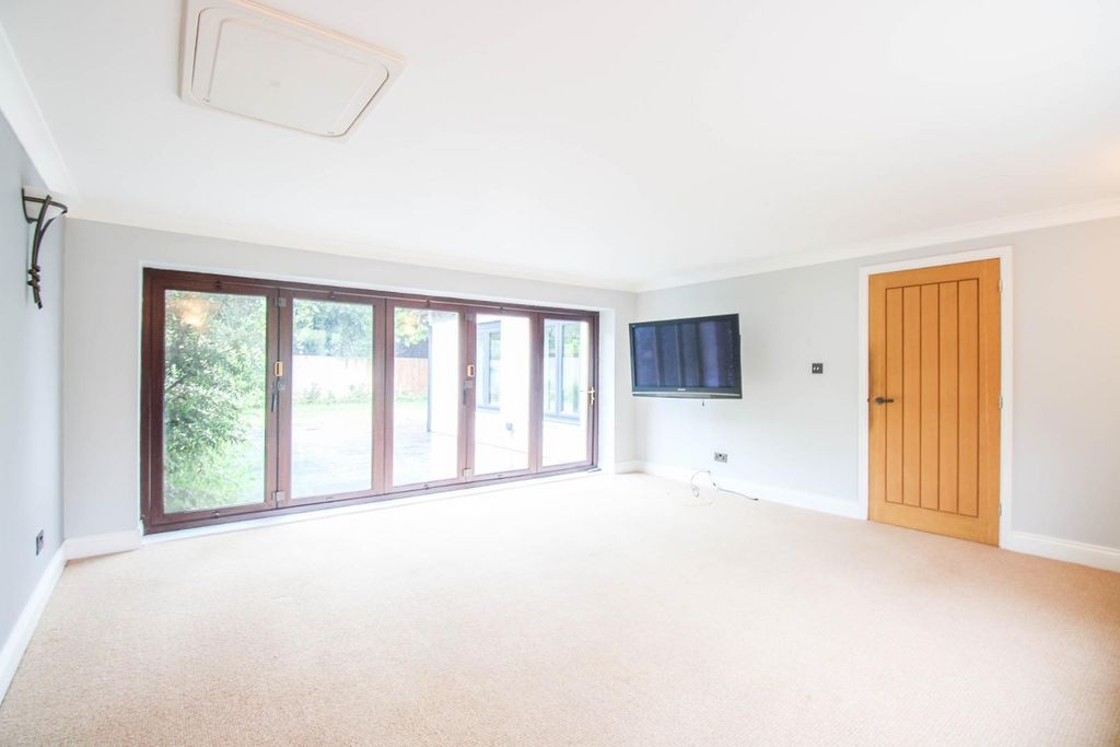 Property photo 2 of 24 Pic-12.Jpg