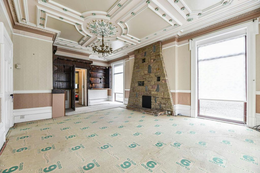 Property photo 2 of 14 Internal