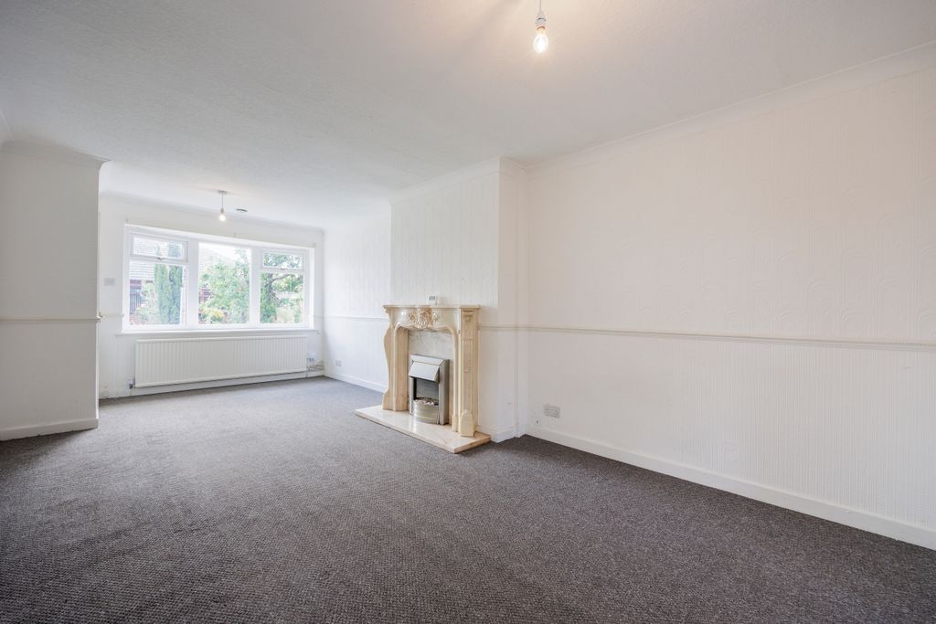 Property photo 2 of 20 1 Brookside Close-03