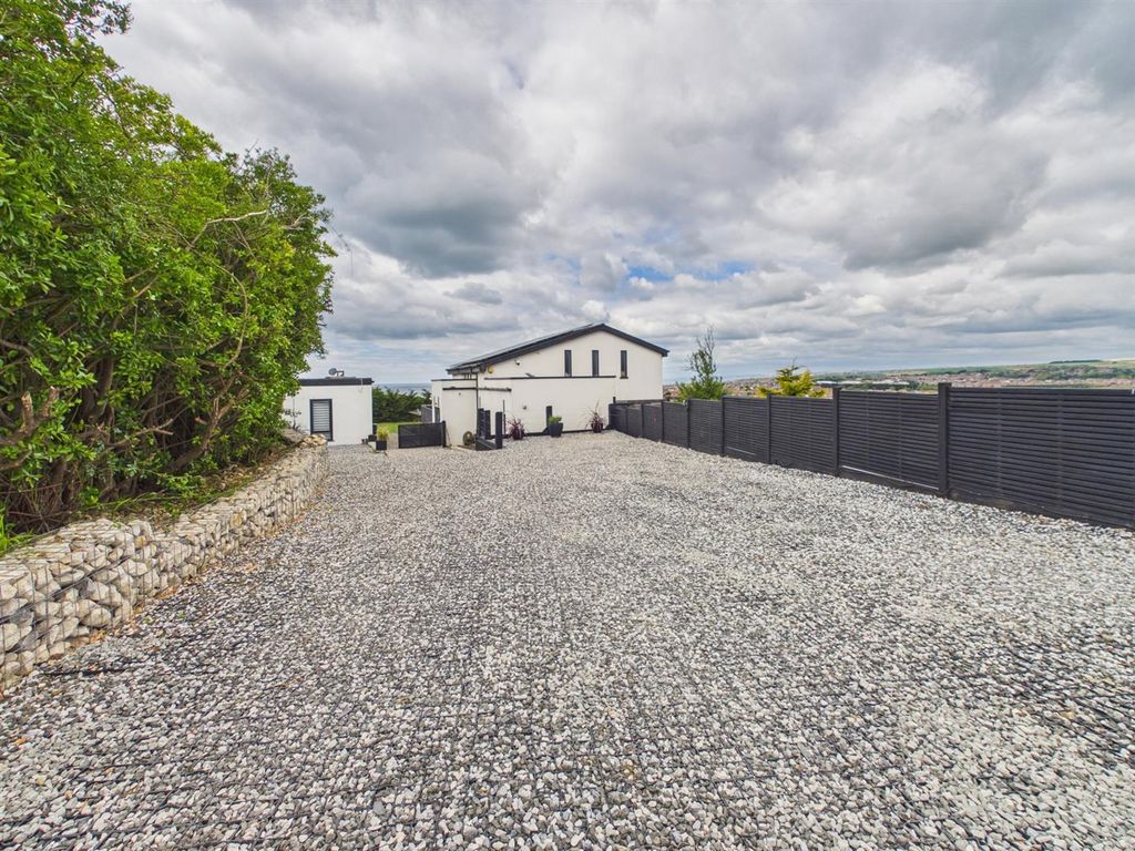 Property photo 3 of 63 Driveway .Jpg
