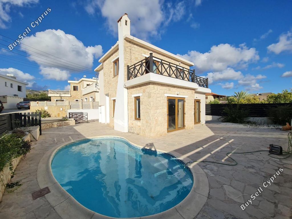 Property photo 2 of 32