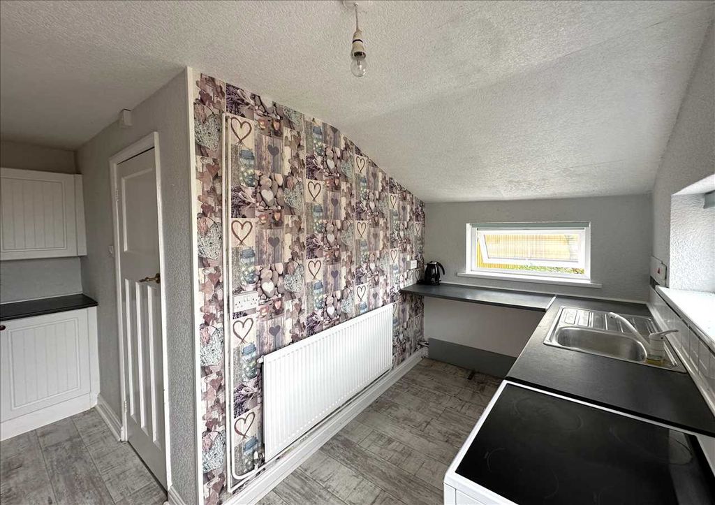 Property photo 3 of 18 L-Shaped Breakfast Kitchen: