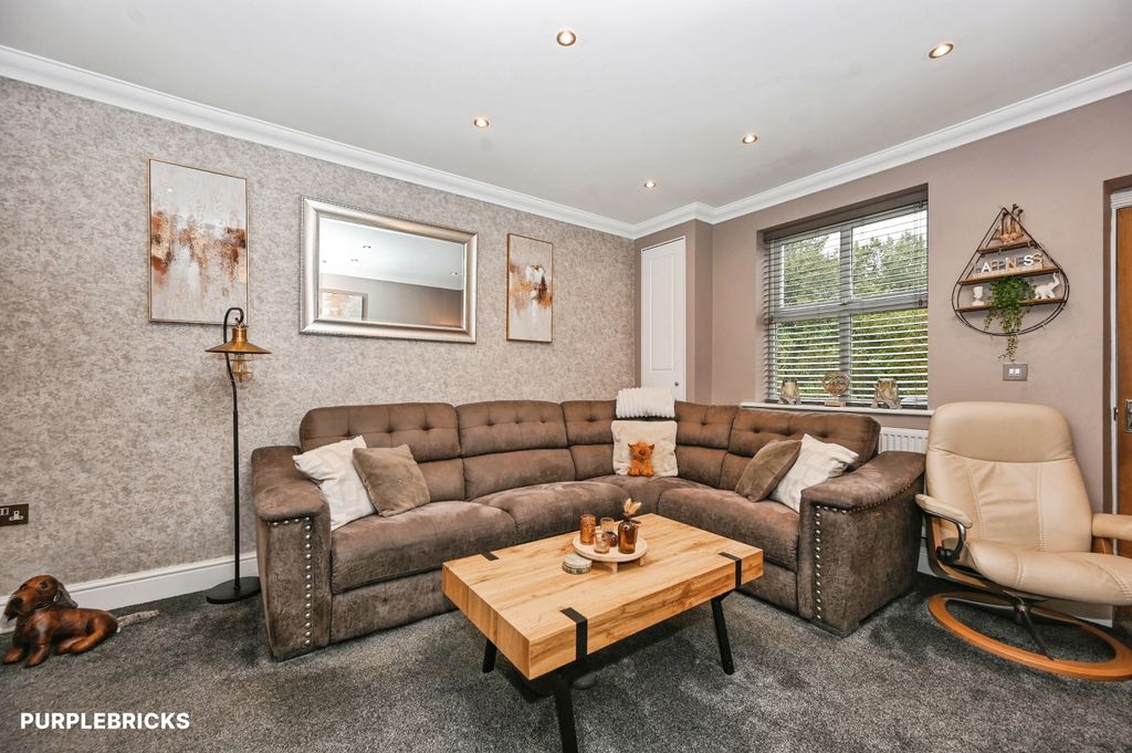 Property photo 3 of 28