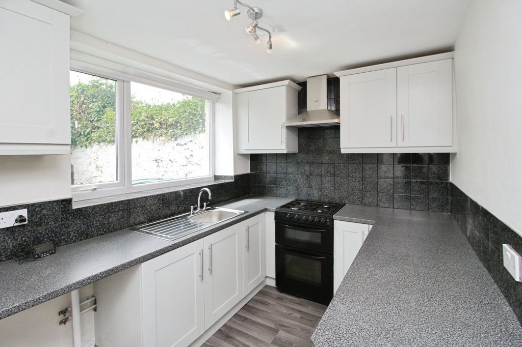 Property photo 2 of 15 Kitchen