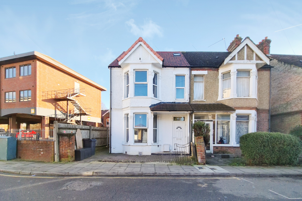 Property photo 2 of 11
