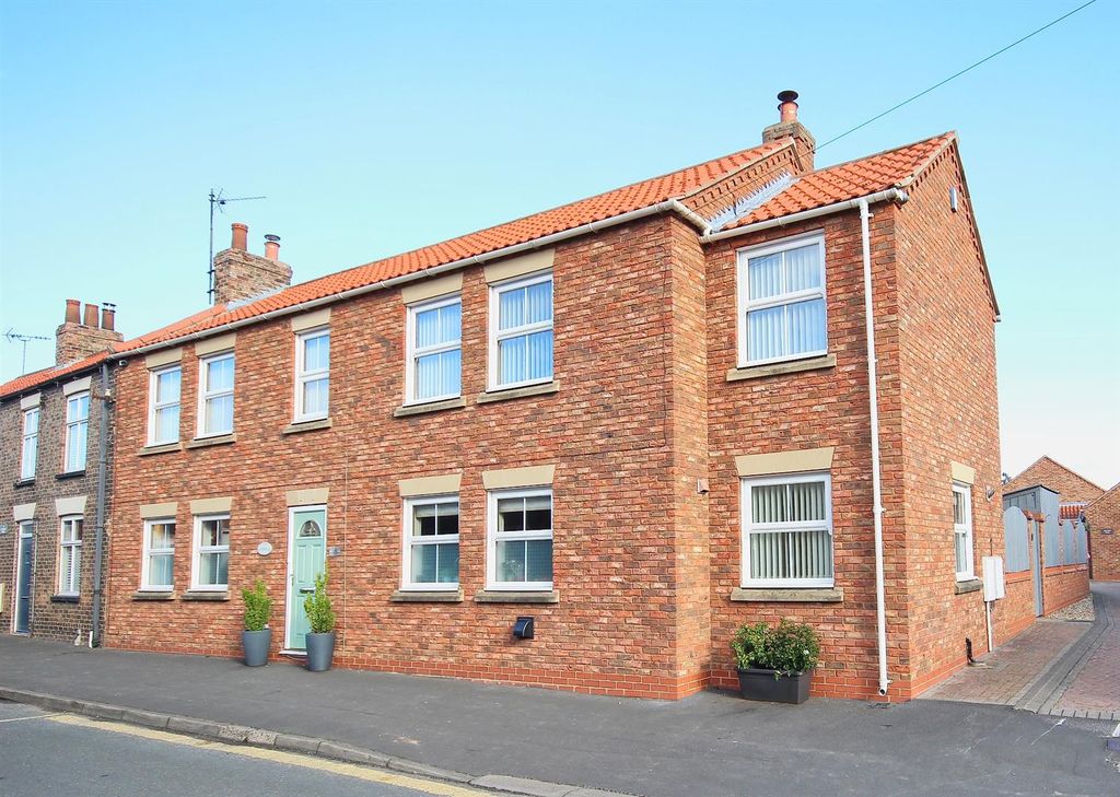 Property photo 1 of 28 Accommodation