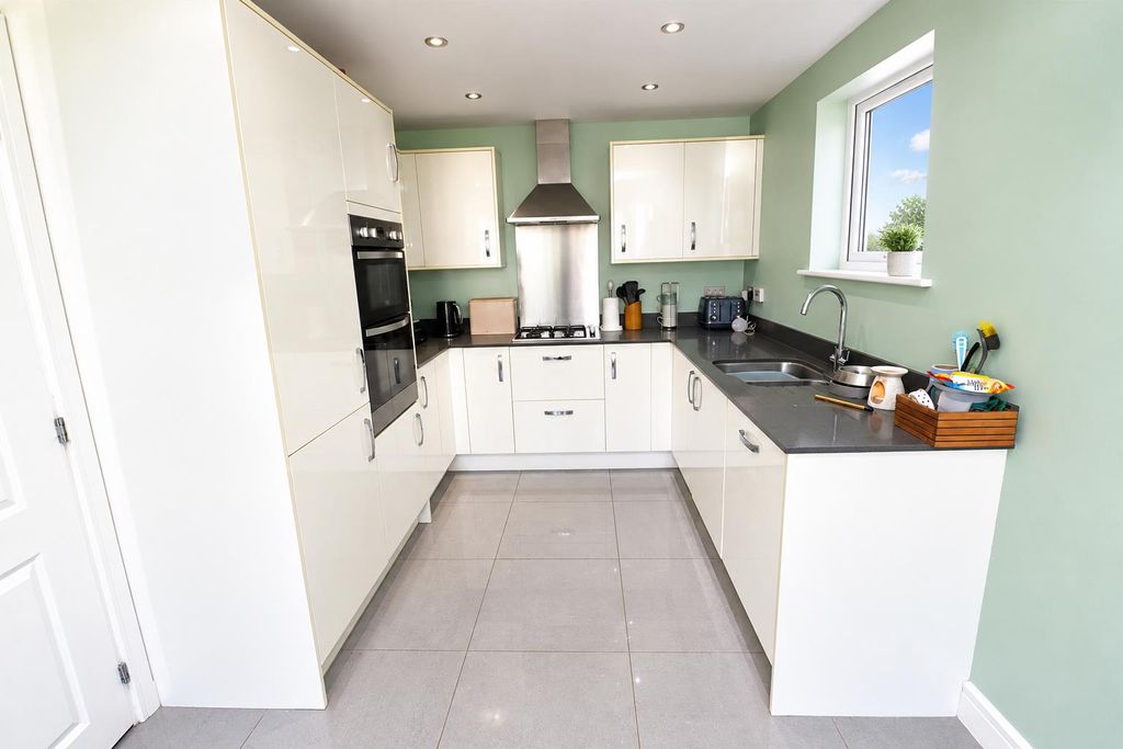 Property photo 3 of 16 Kitchen