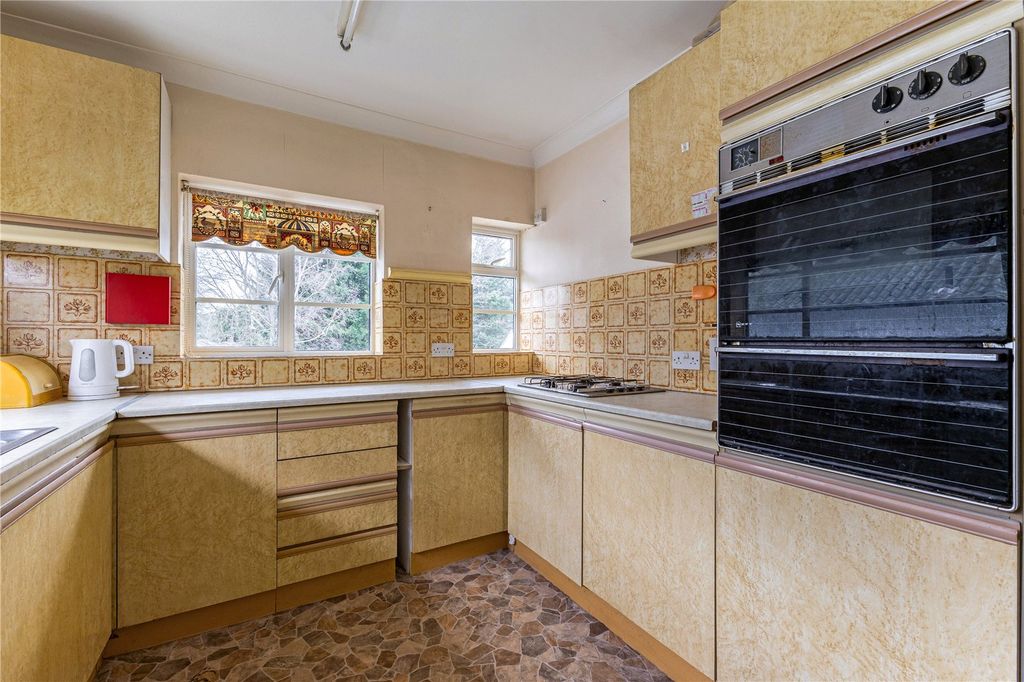 Property photo 3 of 7 Kitchen