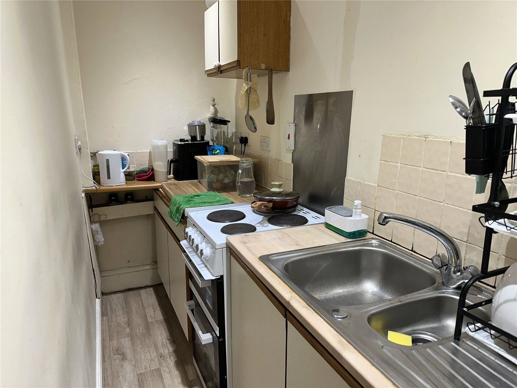 Property photo 2 of 6 Picture No. 10