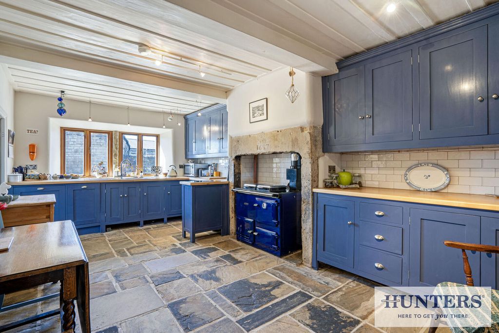 Property photo 3 of 27 Kitchen